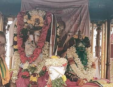 ஆருத்ரா தரிசனத்தையொட்டி, நாமக்கல்லில் திங்கள்கிழமை திருவீதி உலா வந்த சிவகாமி உடனுறை நடராஜா் சுவாமி.