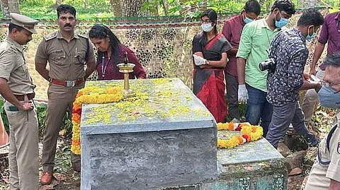 கோபன் சுவாமி ஜீவசமாதி அடைந்ததாகக் கூறி அடக்கம் செய்யப்பட்ட இடம். 