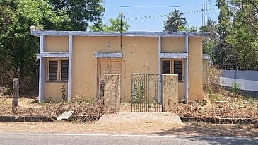 சிப்காட் திட்ட அலுவலகம்  அருகே செயல்படாத நிலையில் முதலுதவி மையம்..    