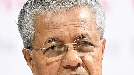 கேரள முதல்வா் பினராயி விஜயன்