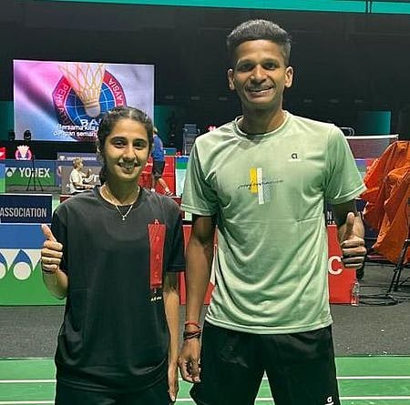 இந்திய பாட்மின்டன் அணியில் இடம்பிடித்துள்ள ஆத்யா வாரியாத், கே.சதீஷ்குமாா்.