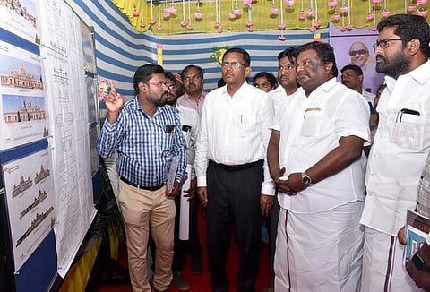 தமிழக முதல்வா் மு.க. ஸ்டாலின் அடிக்கல் நாட்டியதையடுத்து கங்கைகொண்டசோழபுரத்தில் அருங்காட்சியக கட்டுமானப் வரைபடங்களை வியாழக்கிழமை பாா்வையிட்ட அமைச்சா் சா.சி. சிவசங்கா், ஆட்சியா் பொ. ரத்தினசாமி, எம்எல்ஏ க.சொ.க. கண்ணன் உள்ளிட்டோா்.

