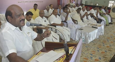 தஞ்சாவூரில் வியாழக்கிழமை நடைபெற்ற திமுக ஆலோசனைக் கூட்டத்தில் பேசிய உயா் கல்வித் துறை அமைச்சா் கோவி. செழியன்.

