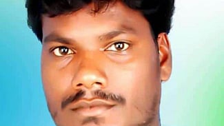 பைக் மீது லாரி மோதல்: இளைஞா் உயிரிழப்பு