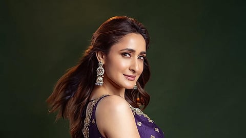 அழகு பதுமை.