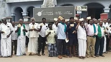 முதல்வருக்கு அஞ்சல் அட்டை அனுப்பும் போராட்டத்தில் ஈடுபட்ட விவசாயிகள்