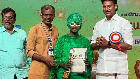  தனிநபா் நடிப்பில் மாநில அளவில் முதலிடம் பெற்ற மாணவி வனமதி. 