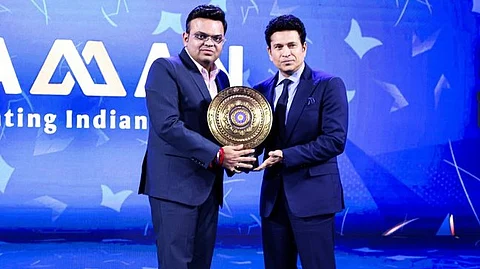 சச்சின் டெண்டுல்கருக்கு வாழ்நாள் சாதனையாளர் விருதினை வழங்கி கௌரவித்த ஐசிசி தலைவர் ஜெய் ஷா
