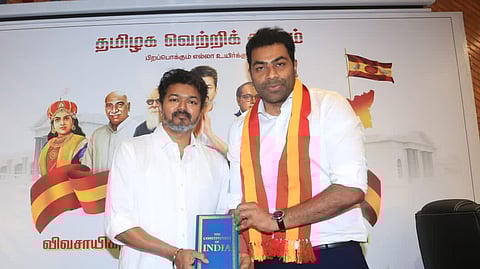 தவெக தலைவர் விஜய்யுடன் ஆதவ் அர்ஜுனா (கோப்புப் படம்)