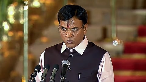 மத்திய விளையாட்டுத் துறை அமைச்சா் மன்சுக் மாண்டவியா