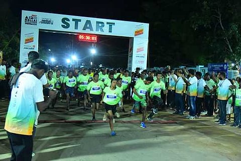 மாரத்தான் போட்டியில் பங்கேற்றோா்