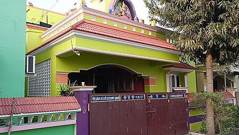 ஊழல் தடுப்புப் பிரிவு போலீஸாா் சோதனை நடத்தி வரும் காஞ்சிபுரம் மாநகராட்சி ஊழியர் கண்ணன் வீடு 