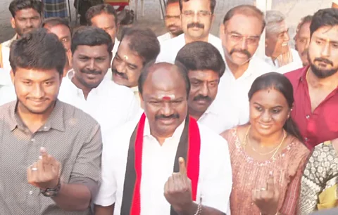 திமுக வேட்பாளர் சந்திரகுமார்