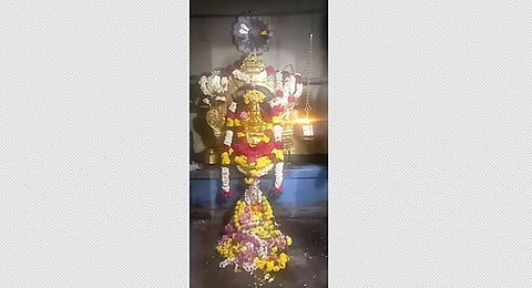 தங்ககவச அலங்காரத்தில் யமுனாம்பாள்.
