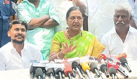 விஜய் முதலில் மக்களை சந்திக்க வேண்டும்: பிரேமலதா