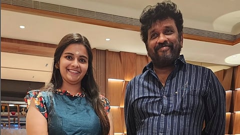 இயக்குநர் திருச்செல்வத்துடன் நடிகை ஹரிபிரியா இசை