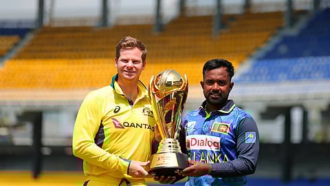 ஸ்டீவன் ஸ்மித்துடன் சரித் அசலங்கா...