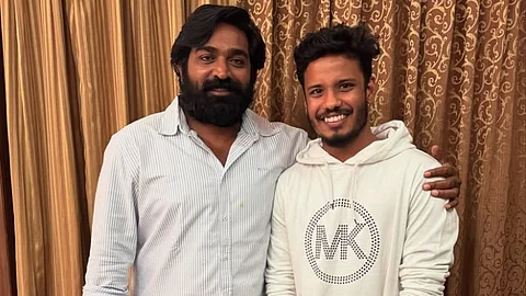 விஜய் சேதுபதி உடன் முத்துக்குமரன்