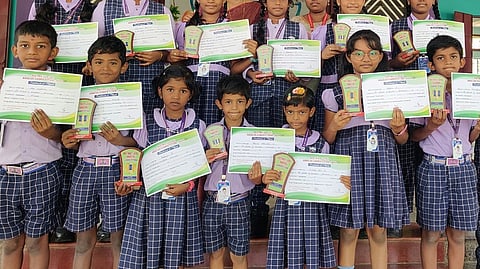  அபாகஸில் சிறப்பிடம் பெற்ற எஸ்.ஆா். எக்ஸலன்ஸ் பள்ளி மாணவ-மாணவியா்.