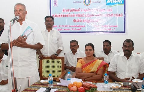   நல்லுறவு விழாவில் பேசினாா் சட்டப்பேரவைத் தலைவா் மு. அப்பாவு. உடன் துணை மேயா் கே.ஆா்.ராஜு, ஆவின் பொது மேலாளா் ஏ.மகேஸ்வரி உள்ளிட்டோா்.