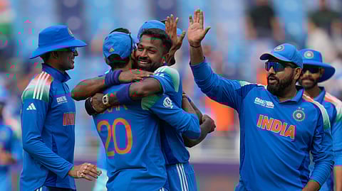 பந்துவீச்சில் அசத்திய இந்திய அணி; 241 ரன்களுக்கு ஆட்டமிழந்த பாகிஸ்தான்!