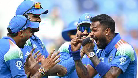 துபாய் சர்வதேச கிரிக்கெட் மைதானத்தில் நடைபெற்ற ஐசிசி சாம்பியன்ஸ் டிராபி 2025 - குரூப் ஏ போட்டியில்  இந்தியா மற்றும் பாகிஸ்தான் அணிகள் விளையாடியதில் இந்திய அணி 6 விக்கெட்டுகள் வித்தியாசத்தில் அபார வெற்றி பெற்றது.