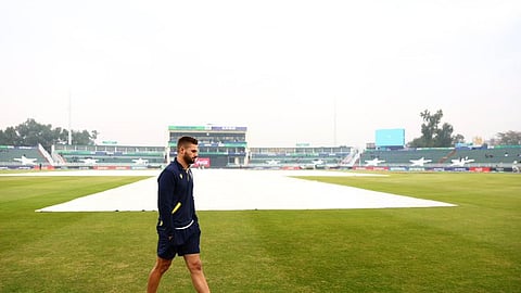 தென்னாப்பிரிக்கா - ஆஸி. போட்டி: மழையால் டாஸ் சுண்டுவதில் தாமதம்!