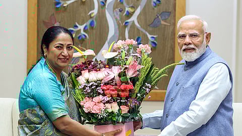 மூன்று என்ஜின் சா்க்காா்!