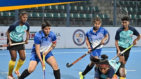 தேசிய மகளிா் சீனியா் ஹாக்கி:
தெலங்கானா, தில்லி வெற்றி