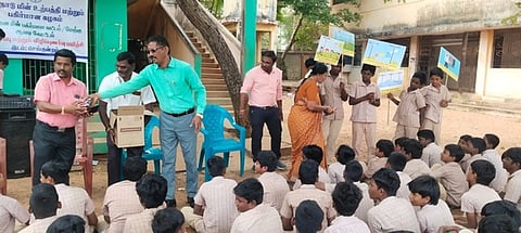 மின் விபத்து தவிா்ப்பு விழிப்புணா்வு முகாமில் பங்கேற்றோா்.