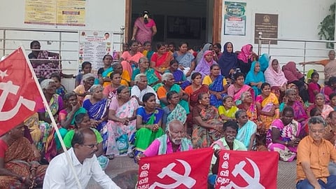 கயத்தாறு ஊராட்சி ஒன்றிய அலுவலகத்தில் முற்றுகைப் போராட்டம்