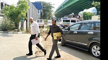 கொடநாடு எஸ்டேட் கொலை, கொள்ளை வழக்கு தொடா்பாக கோவையில் சிபிசிஐடி போலீஸாரின் விசாரணைக்கு நேரில் ஆஜரான எஸ்டேட் மேலாளா் நடராஜன் .