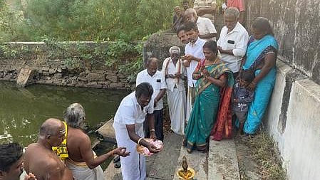  ஜடாதீஸ்வரா் கோயிலில் திருப்பணிகளைத் தொடக்கிவைத்த பிரபா ஜி. ராமகிருஷ்ணன்.