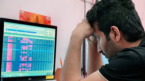 பங்குச் சந்தை சரிவுடன் தொடக்கம்: சென்செக்ஸ் 400 புள்ளிகள் சரிவு!