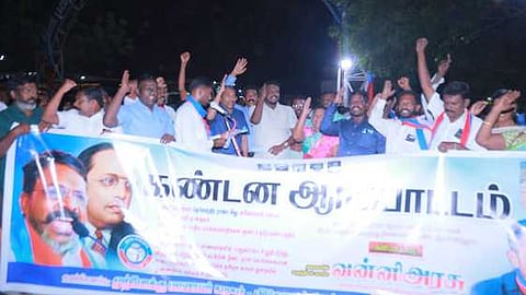 திருச்செந்தூரில் விசிக ஆா்ப்பாட்டம்