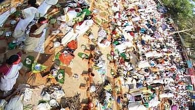 திருவனந்தபுரம் ஆற்றுக்கால் பகவதியம்மன் கோயில் பொங்கல் விழா: லட்சக்கணக்கான பெண்கள் வழிபாடு