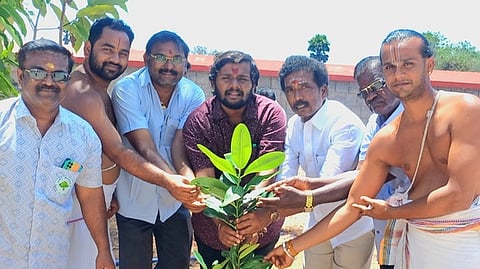 மரக் கன்றுகள் நடும் விழா