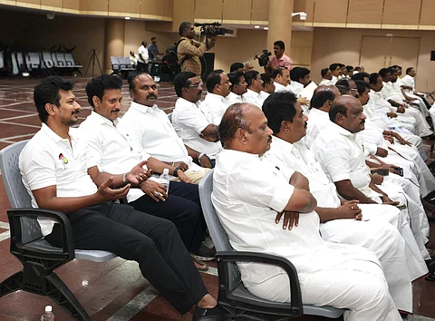 திமுக எம்எல்ஏக்கள் கூட்டத்தில் துணை முதல்வர் உதயநிதி. 