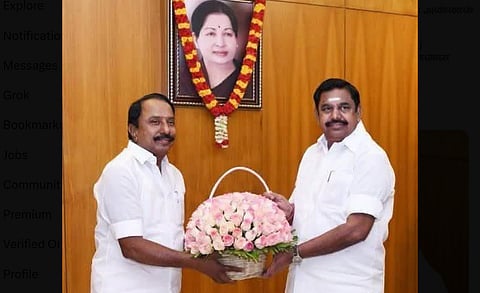 எடப்பாடி பழனிசாமியுடன் செங்கோட்டையன். 