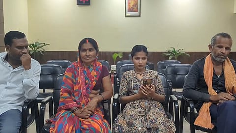 மத்திய அமைச்சருடன் தொலைபேசியில் உரையாடிய மாணவி குஷ்பு..