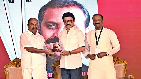 முதல்வர் ஸ்டாலினுடன் வைரமுத்து, அமைச்சர் ஜெகத்ரட்சகன்...