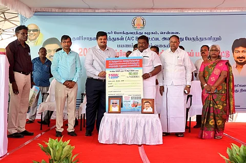 பயண அட்டையை அறிமுகம் செய்த அமைச்சர் சிவசங்கர்.