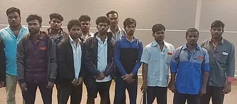 இலங்கை சிறையில் இருந்து விடுதலை செய்யப்பட்ட தமிழக மீனவர்கள் 13 சென்னை வந்தடைந்தனர்.