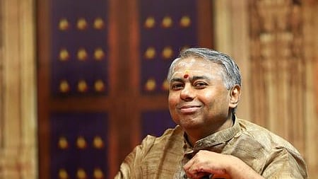 வயலின் இசைக் கலைஞா் ஆா்.கே.ஸ்ரீராம்குமாா்.