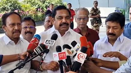 தில்லி விமான நிலையத்தில் பேட்டியளித்த எடப்பாடி கே.பழனிசாமி