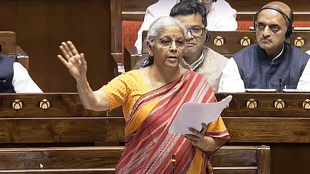 மாநிலங்களவையில் பேசிய மத்திய நிதியமைச்சா் நிா்மலா சீதாராமன்.