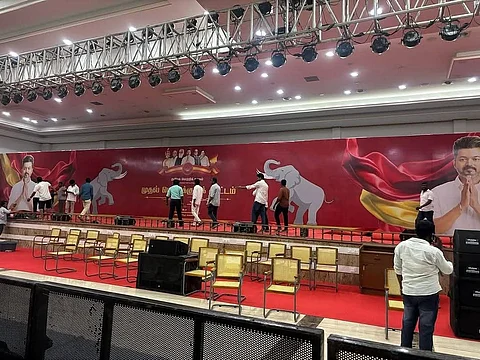 பொதுக் குழு மேடை