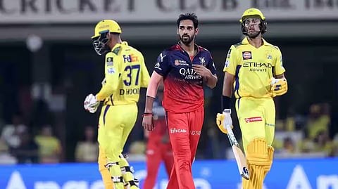 197 ரன்கள் இலக்கு நிர்ணயித்த ஆர்சிபி; விக்கெட்டுகளை இழந்து திணறும் சிஎஸ்கே!