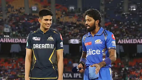 குஜராத் டைட்டன்ஸுக்கு எதிராக மும்பை பந்துவீச்சு; முதல் வெற்றி கிடைக்குமா?