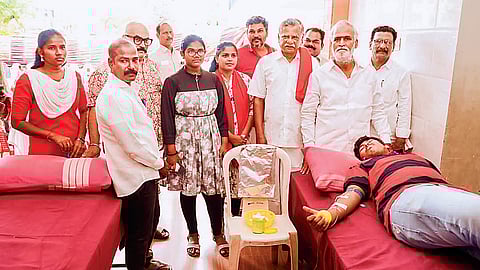 தியாகிகளின் நினைவாக உதிரம் கொடுத்தோம்...